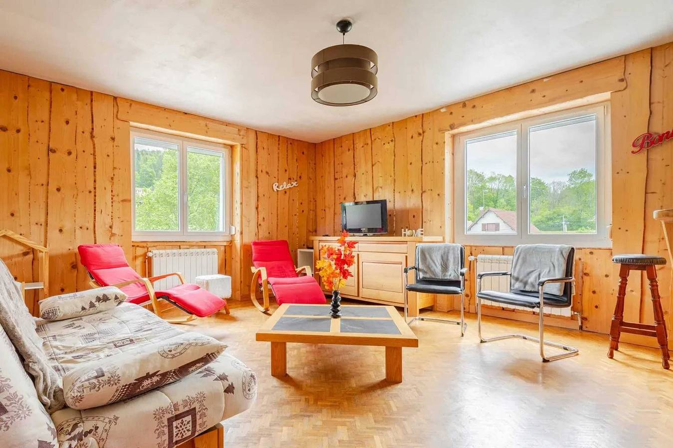 Gemütliches Haus mit Kamin in Hauts-de-Bienne in Regionaler Naturpark Hochjura