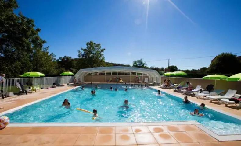 Location de vacances pour 9 personnes, avec bassin pour enfant à Thégra
