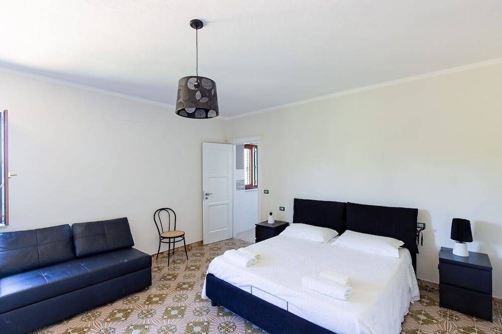 Fiorella House: An oasis of tranquility in the countryside of Lioni in Lioni, Avellino Province