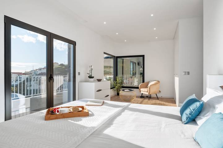 Location de vacances pour 6 personnes, avec terrasse et vue sur l’océan à Câmara de Lobos