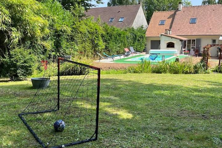 Location de vacances pour 10 personnes, avec Jardin et Piscine à Villers-en-Arthies - 2