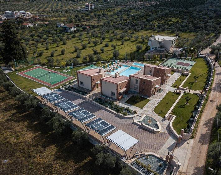 Villa für 5 Personen, mit Balkon und Terrasse sowie Whirlpool und Garten in Aria
