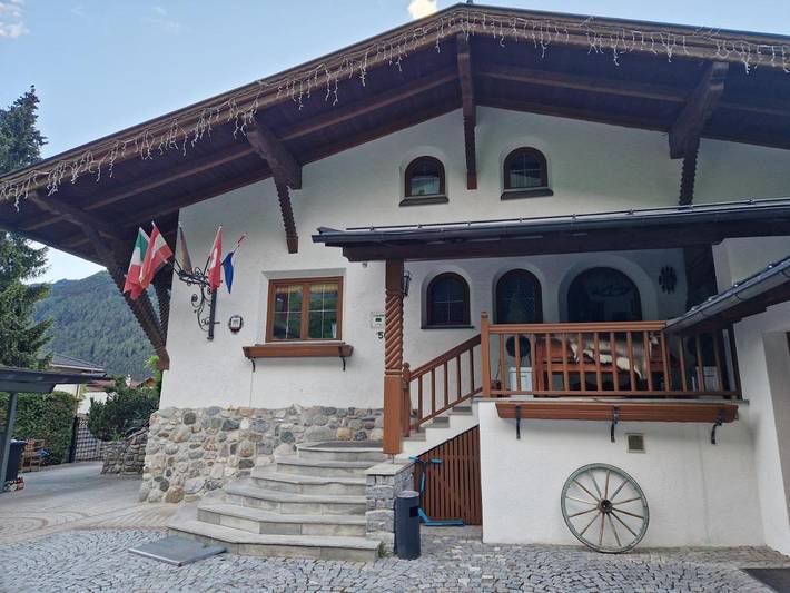 Ferienwohnung für 10 Personen, mit Balkon und Garten in Ried im Oberinntal