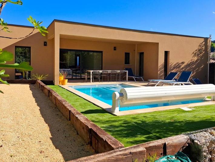 Villa pour 10 personnes, avec Jacuzzi et Terrasse ainsi que Jardin et Piscine à Aubenas