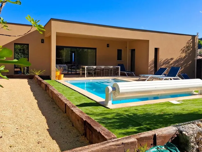 Chalet para 10 personas, con jardín además de jacuzzi y piscina, Se admiten mascotas - 1