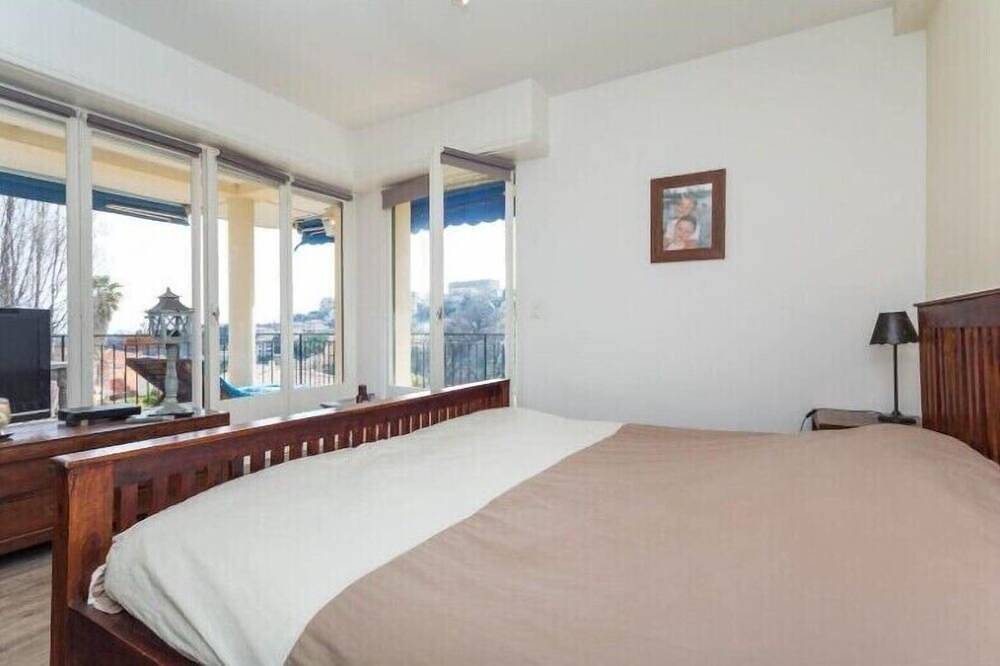 Apartamento entero, Apartamento de 3 habitaciones de 80 m2 sin vecinos en una residencia pequeña, tranquila y de buena reputación. in Vence (Alpes Marítimos), Region de Cannes
