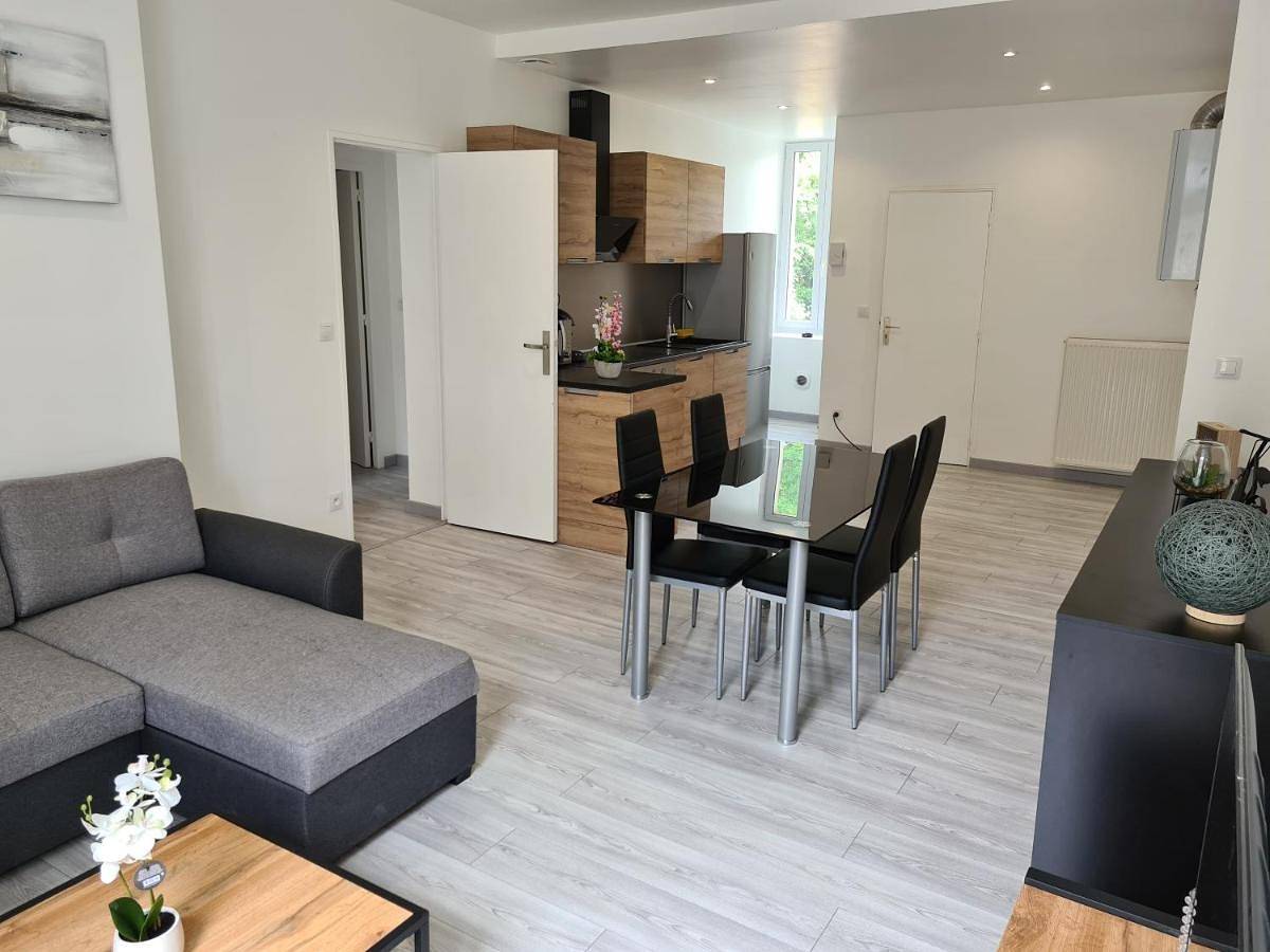Appartement entier, Two-Bedroom Apartment in Vierzon, Région de Vierzon