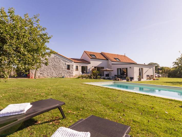 Gîte pour 2 personnes, avec Terrasse ainsi que Jardin et Piscine à Port-Saint-Père