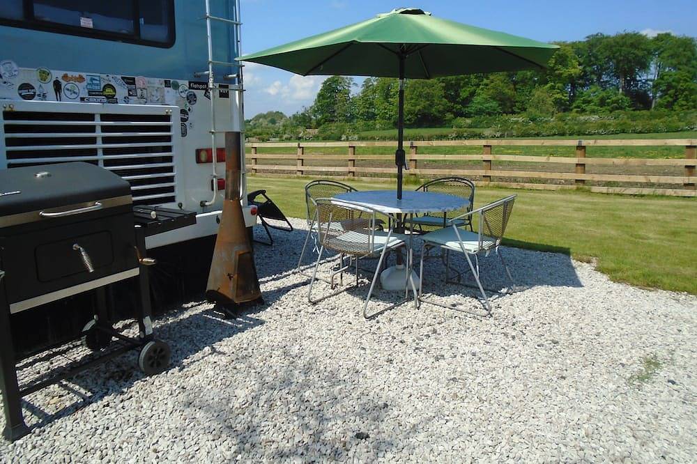 Private hot tub with 1990,s  American motorhome in North Yorkshire