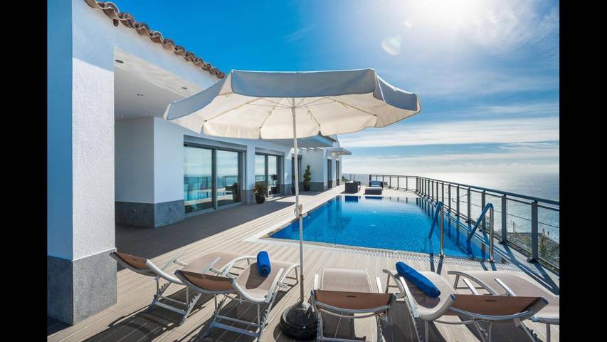 Ferienhaus für 5 Personen, mit Pool und Garten sowie Terrasse und Meerblick