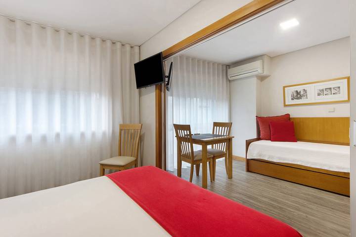 Entire studio, Studio 'Seculo' with Wi-Fi and Air Conditioning in Santo Ildefonso, Porto
