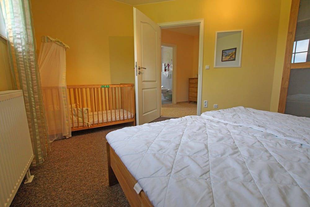 Villa Jenny mit Außenpool - 350 m Zum Ostseestrand in Wohlenberg, Klütz