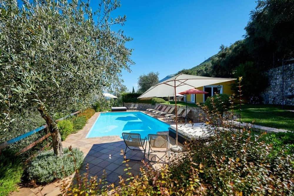 Entire apartment, Residence Mariù in Cassone di Malcesine, Malcesine