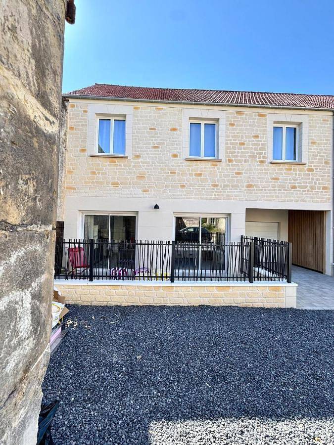 Location de vacances pour 10 personnes, avec terrasse à Pont-Sainte-Maxence - 2