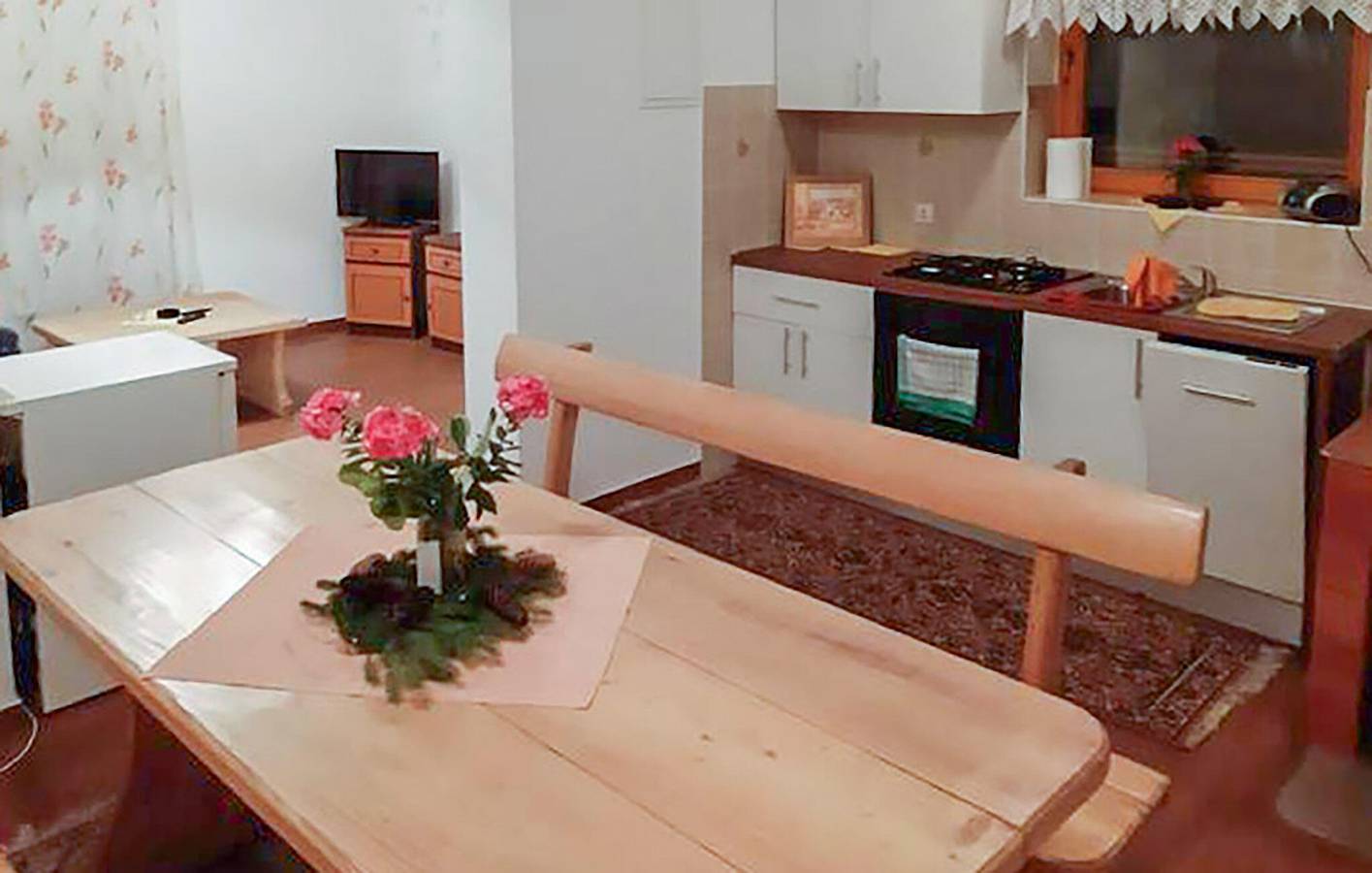 Ganze Ferienwohnung, Gemütliche 2-Zimmer-Wohnung mit Terrasse in der Nähe von Mrkopalj und den Skipisten in Mrkopalj, Primorje-Gorski Kotar