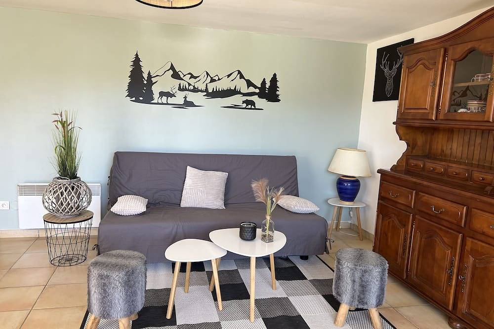 Entire apartment, Le nid Capcinois in Formiguères, Parc naturel régional des Pyrénées catalanes