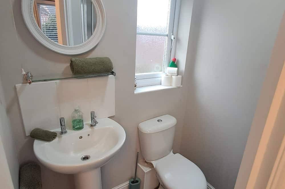 Cosy Three bedroom detached property in St Helens, Nordwestengland