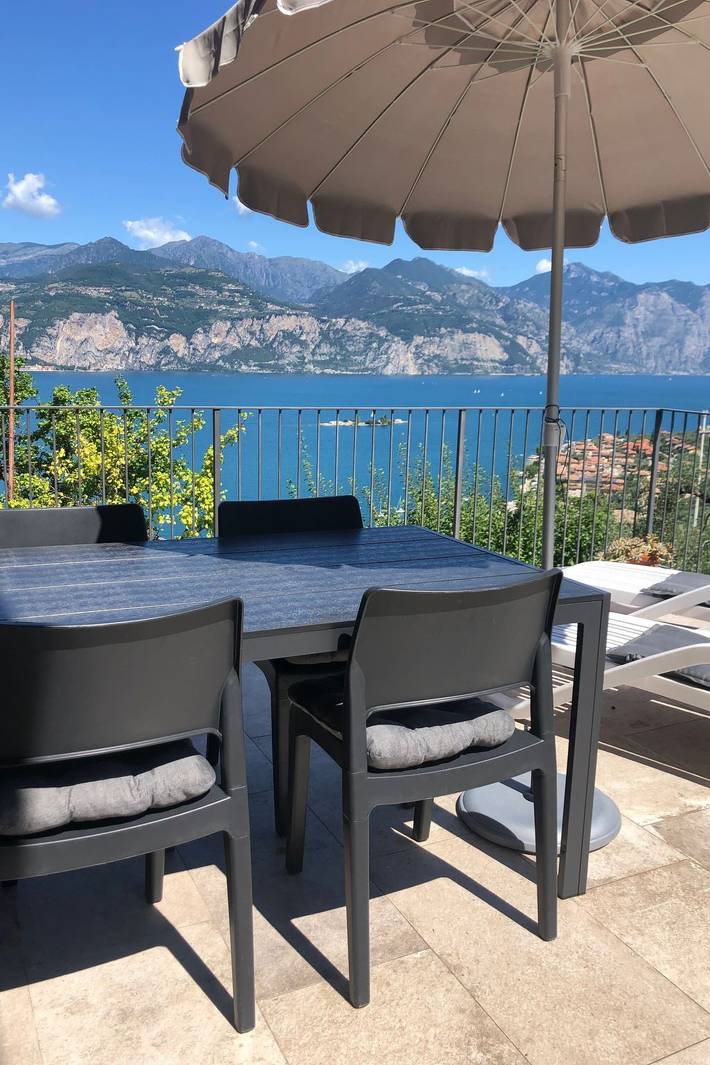Ferienwohnung für 3 Personen, mit Terrasse und Garten sowie Seeblick am Gardasee