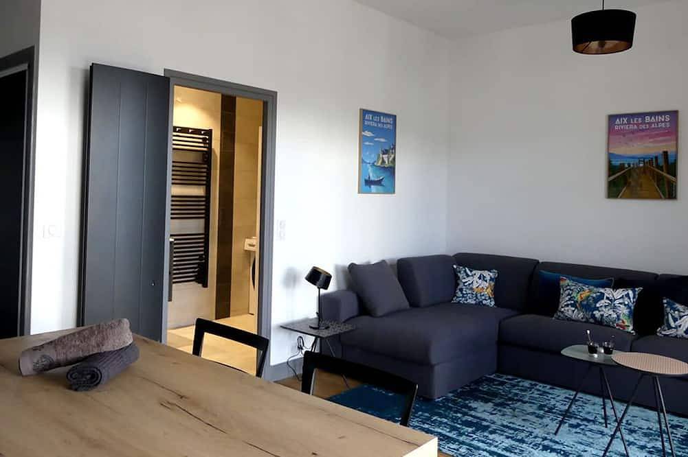 Entire apartment, 35m² studio with terrace and private garage in Aix-les-Bains, Chambéry region