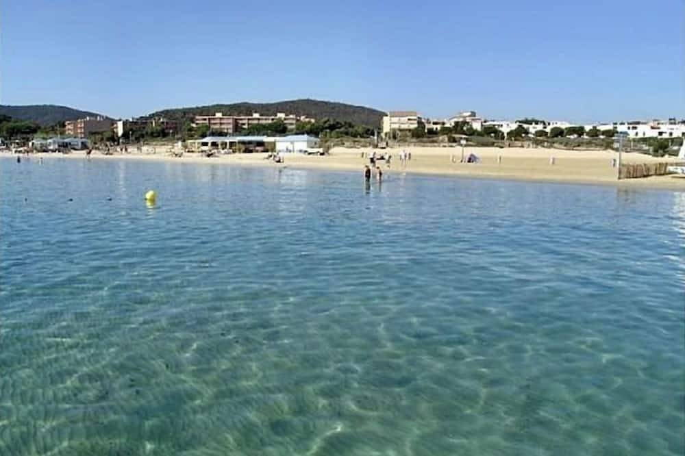 Appartement entier, Beau rez-de-jardin avec terrasse, vue mer et accès direct à la plage - piscine in Bormes-les-Mimosas, Parc national de Port-Cros