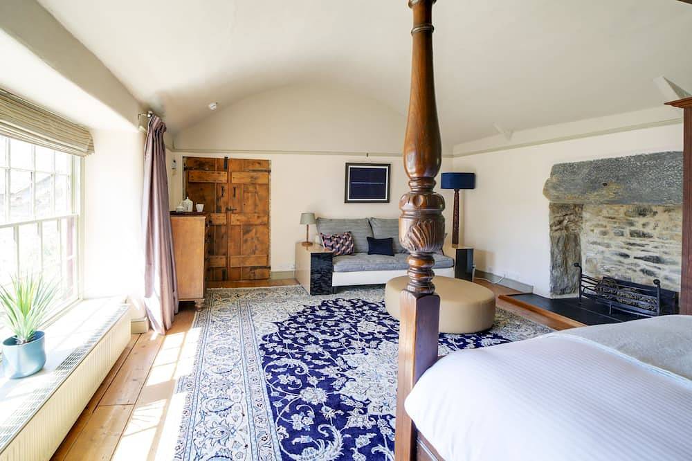 Towerhill-a stunning 15th century property in Bodmin, newly renovated, sleeps 10 in Bodmin, Cornwall
