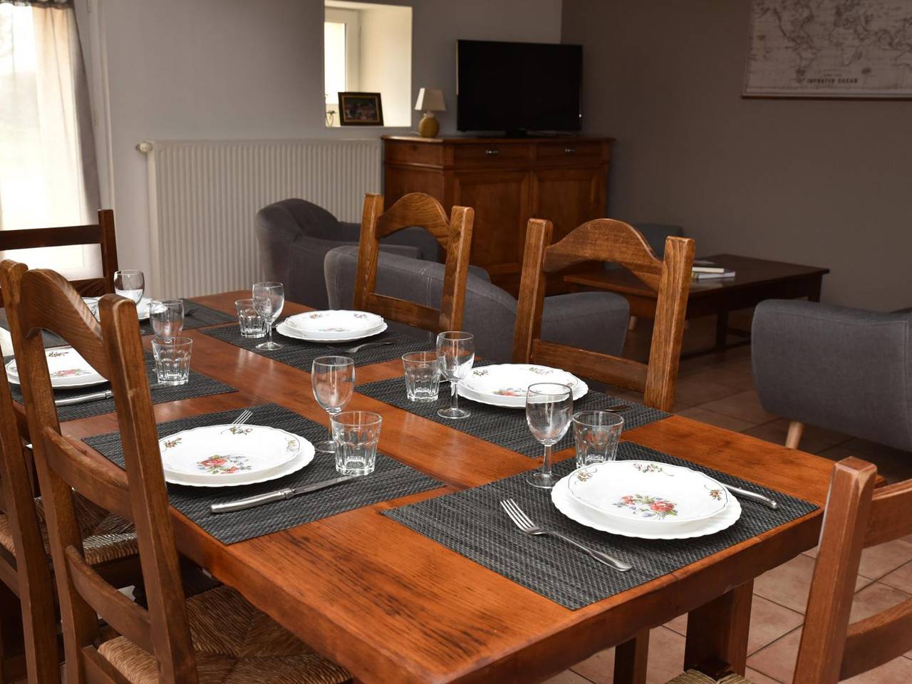 Gîte cozy près de St Pourçain avec piscine, jardin privé, accès handicapé et équipements modernes in Cressanges, Allier