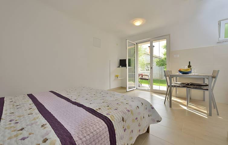 Ferienwohnung für 3 Personen, mit Garten in Bibinje