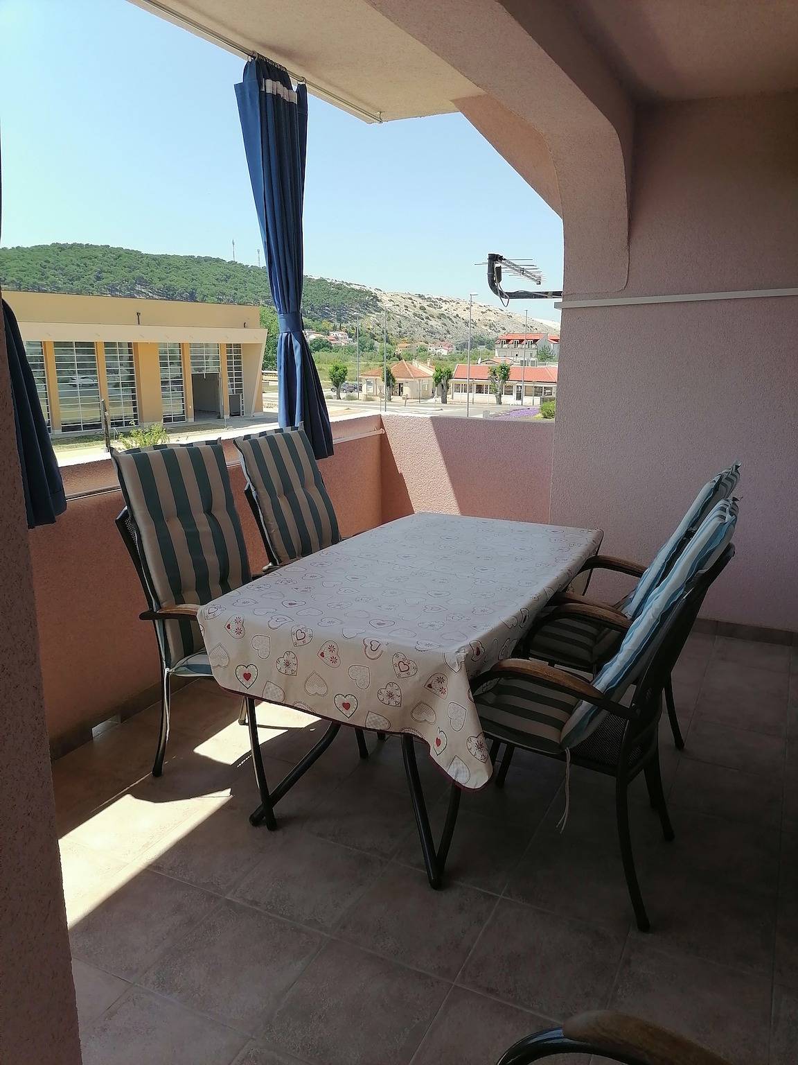 Ganze Wohnung, 2-Zimmer-Ferienwohnung mit Terrasse Lopar, Rab A-5019-a in Lopar, Rab