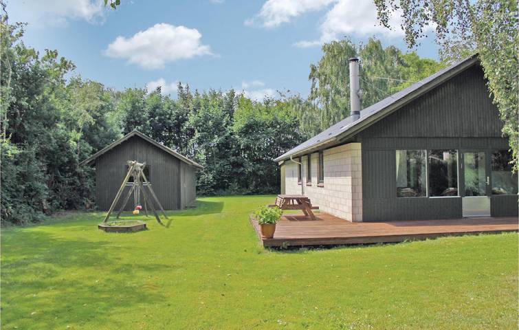 Ferieudlejning for 6 personer, med Terrasse og Have i Morsø