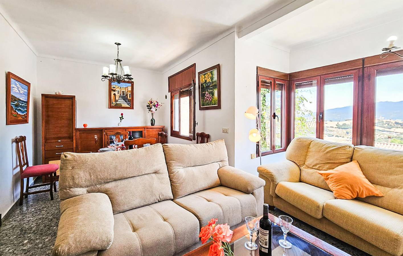 Encantador apartamento de 2 dormitorios con piscina, wifi, cerca del centro de la ciudad y de los restaurantes in Prado del Rey, Pueblos Blancos