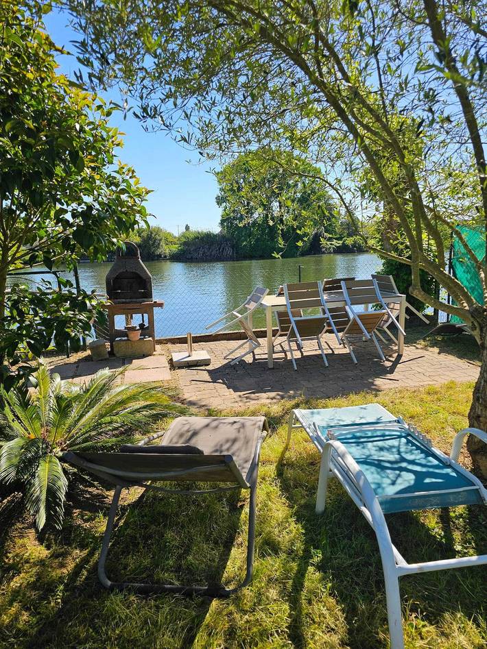 Location de vacances pour 4 personnes, avec vue sur le lac dans le Lot-et-Garonne