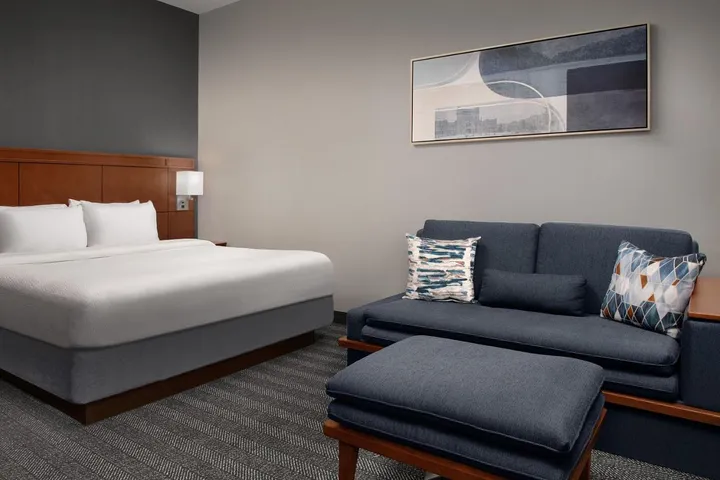 Hotel para 5 personas, con terraza y piscina - 1