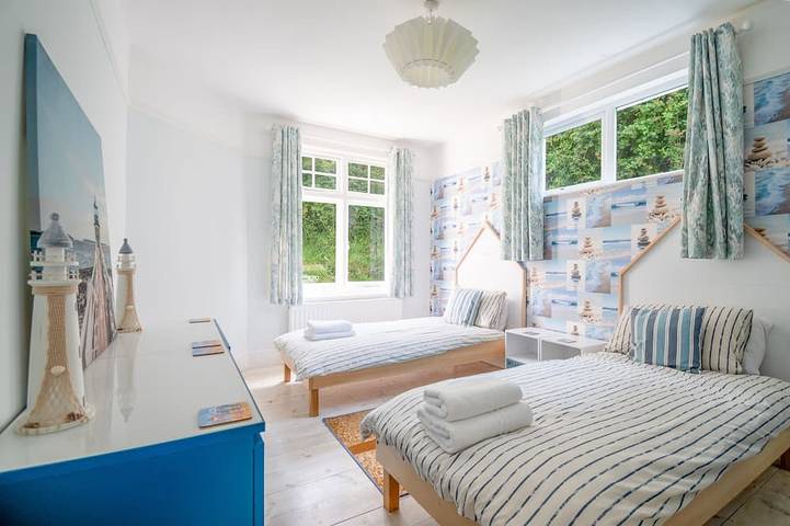 Luxury beach-front House with fantastic sea views in Woolacombe with parking in Woolacombe, Devon
