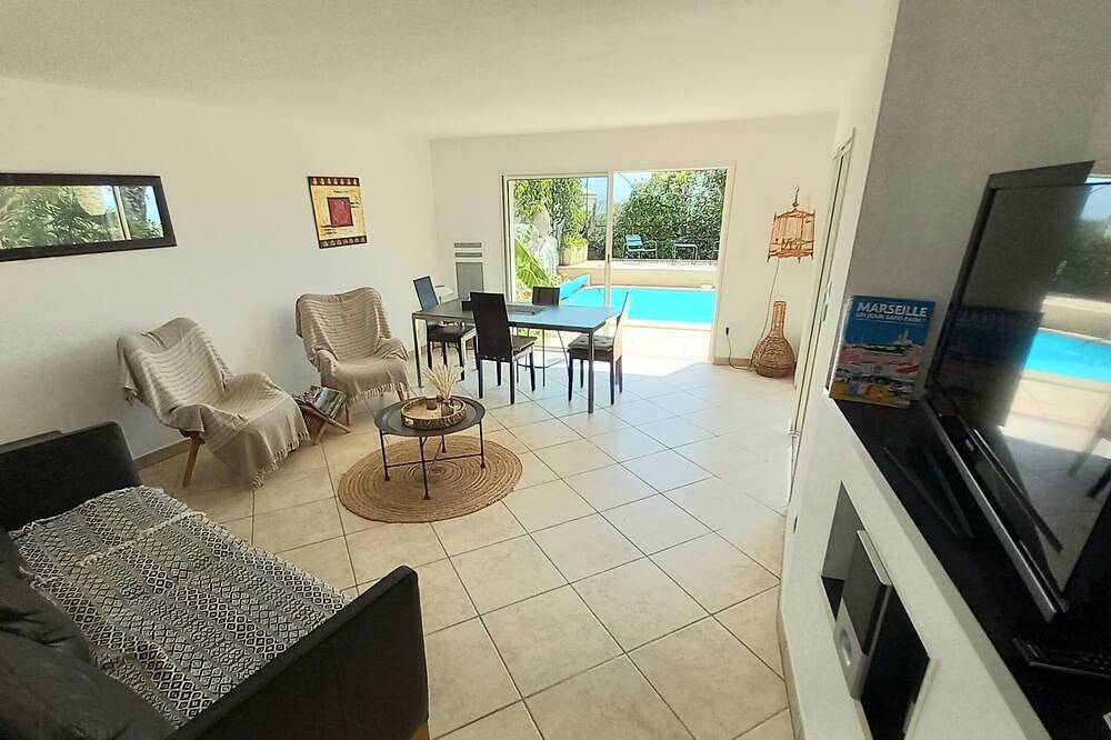 Villa de caractère avec piscine et vue panoramique sur la rade de Marseille in Allauch, Côte méditerranéenne (France)