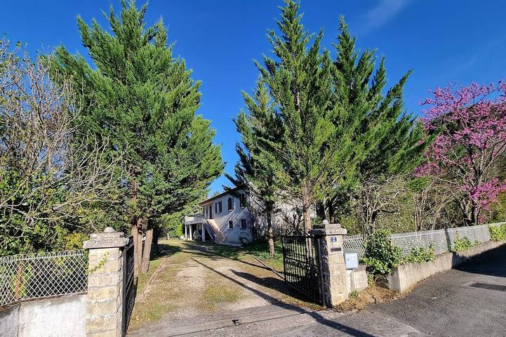 Location de vacances pour 10 personnes, avec jardin et balcon à Ginoles