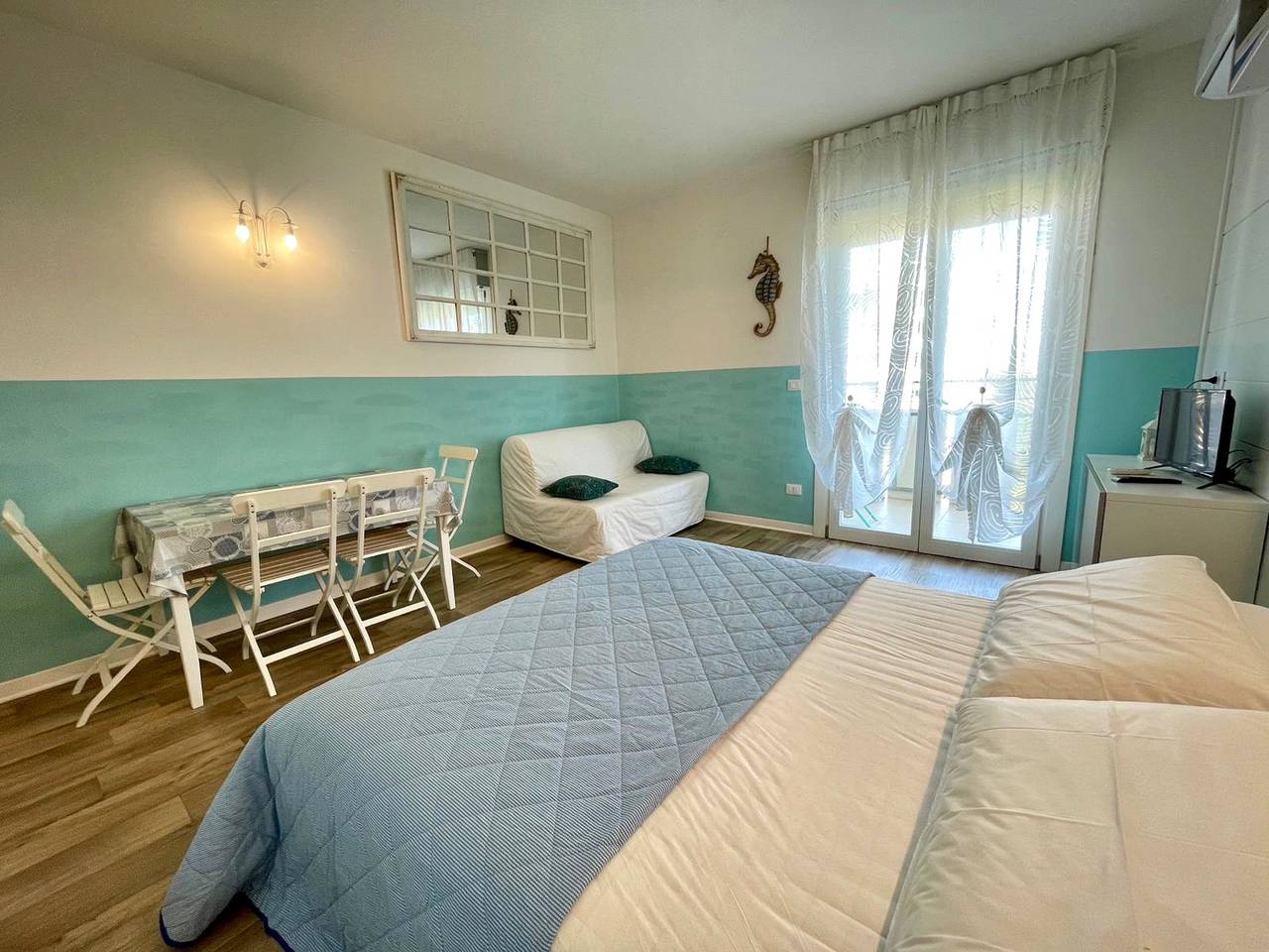 Studio entier, Studio lumineux et coloré avec vue mer in Porto Santa Margherita, Caorle