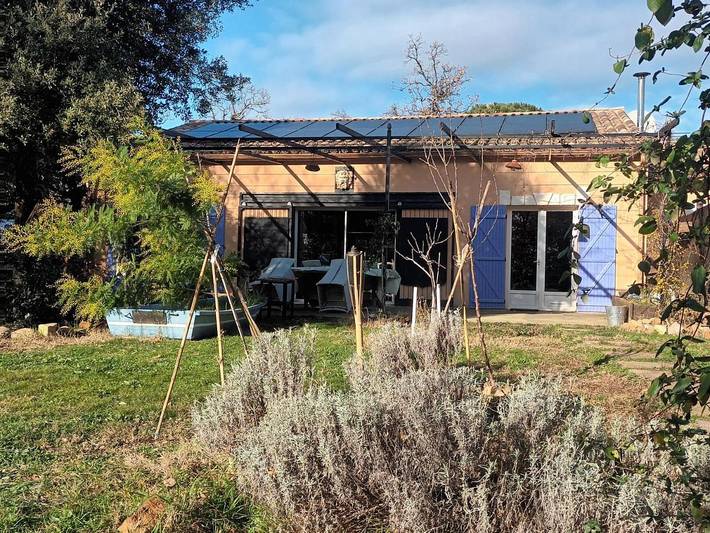 Location de vacances pour 7 personnes, avec Terrasse et Jardin ainsi que Piscine et Vue à La Bruguière