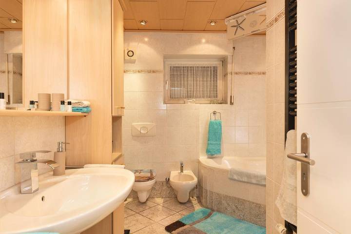 Ganze Wohnung, Ferienwohnung Schwallmann - Ferienwohnung mit eigenem Freisitz und Blick zum Bach in Wilnsdorf, Kreis Siegen-Wittgenstein