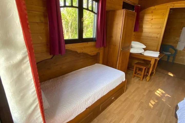 Mobil home pour 3 personnes, avec piscine et terrasse, animaux acceptés à Chassenard - 3