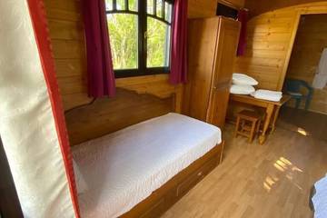 Camping pour 3 Personnes dans Chassenard, Région de Vichy, Photo 2