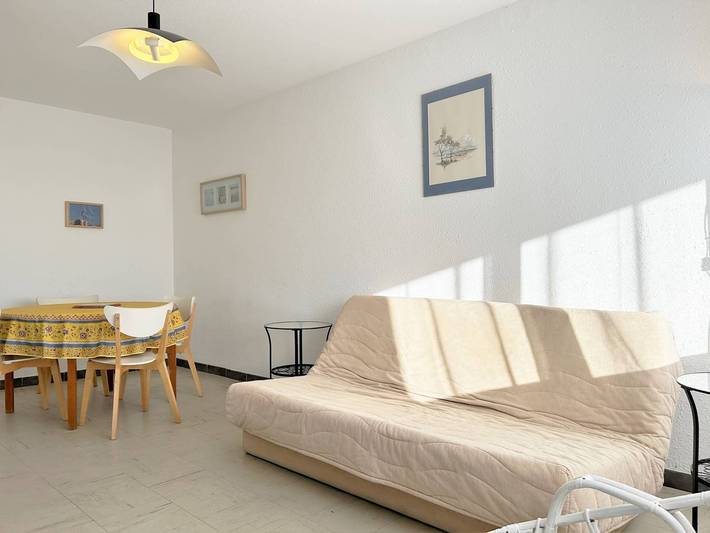 Apartamento entero, Apartamento de 2 habitaciones para 5 personas con terraza, cerca de la playa en Bormes-les-Mimosas in Bormes-les-Mimosas, Parque nacional Port-Cros