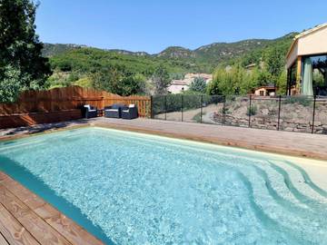 Gîte pour 4 personnes, avec piscine ainsi que jardin et vue à Saint-Privat