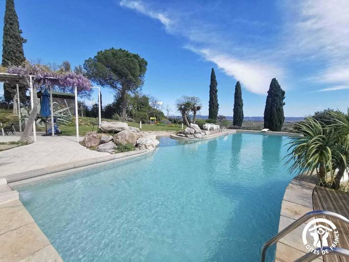 Gîte pour 4 personnes, avec Terrasse ainsi que Jardin et Piscine