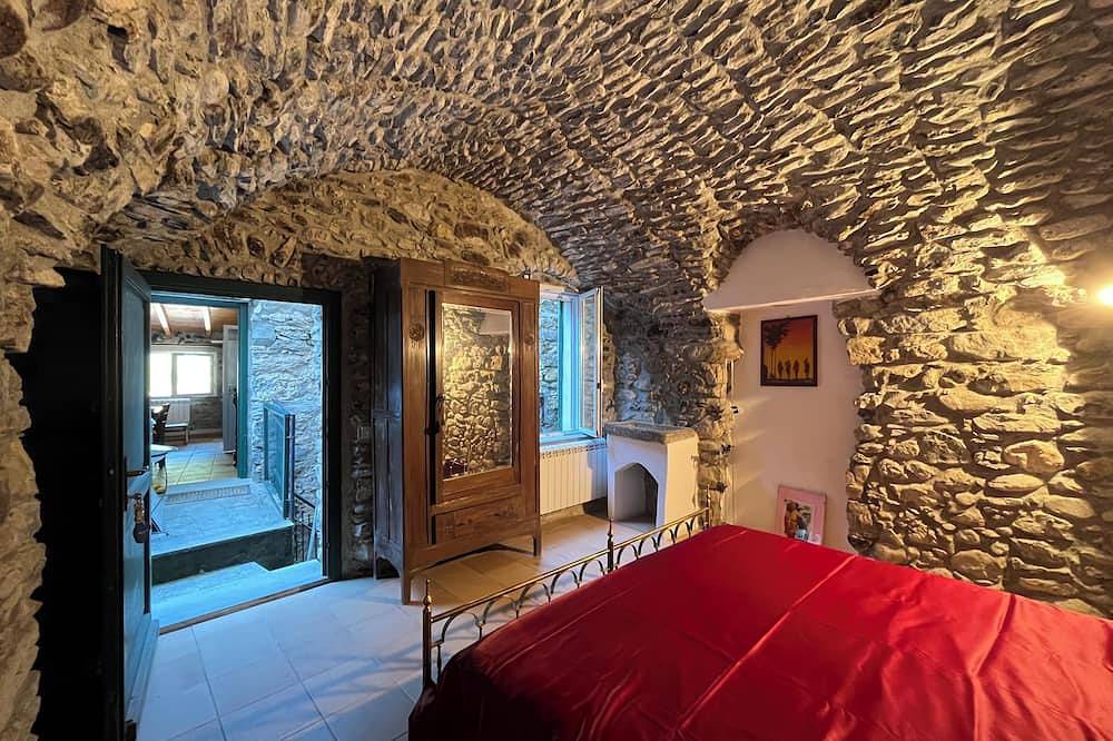 Victoria House - Fully equipped stone house in Rocchetta Nervina, Alpes Ligures