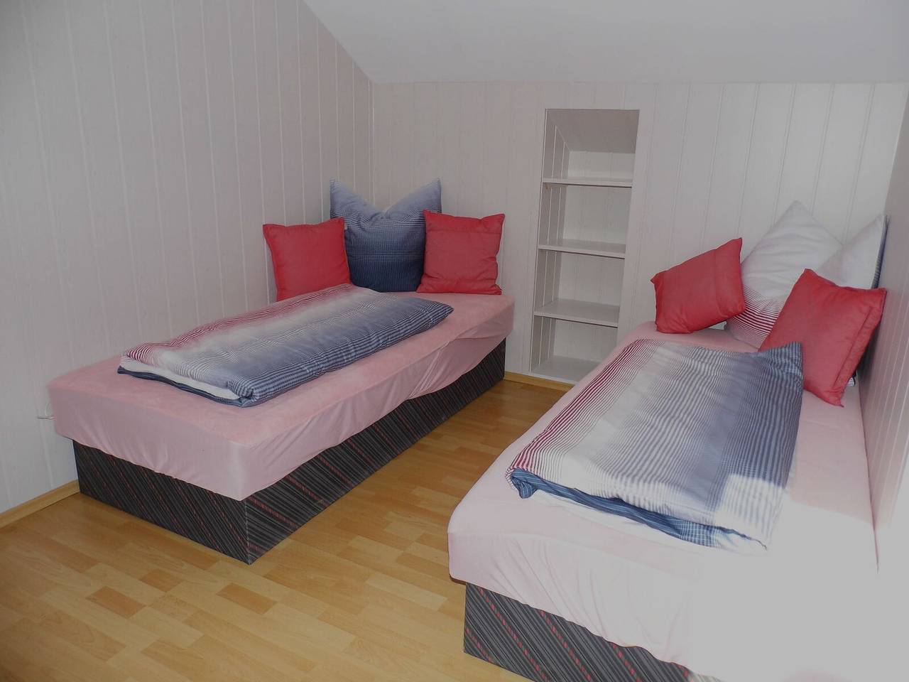 Ganze Wohnung, Ferienwohnung Möhne mit Gemeinschaftsterrasse, privatem Garten und Wlan in Körbecke, Möhnesee