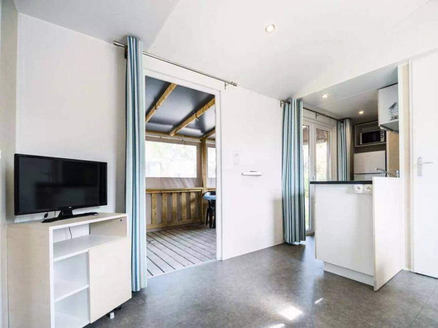 Camping Paradis A La Corniche - Mobilhome 4 personnes - Mobil-home Confort 3 Pièces 4 Personnes + Tv in Angoulins, Région de La Rochelle