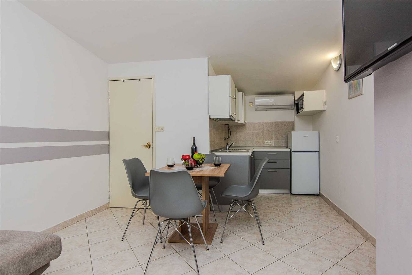 Geheel appartement, Vakantieappartement voor 3 personen met balkon in Nin, Zadar
