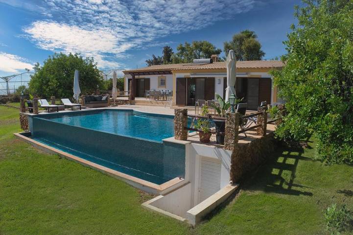 Casa de férias para 10 pessoas, com Jacuzzi e Terraço e ainda Jardim and Piscina em Loulé