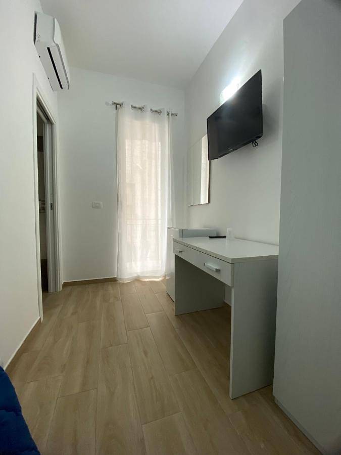 Small Double Room in Campofelice di Roccella, Provincia di Palermo