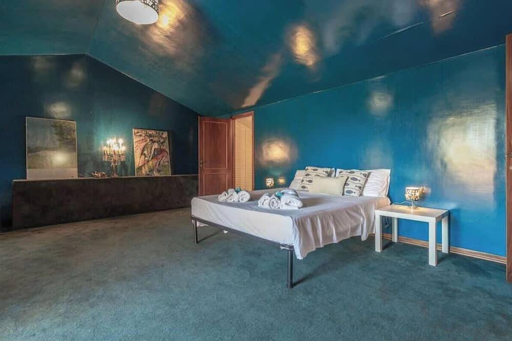 Villa Krizia - Five Bedroom Villa, Sleeps 12 in Ancona, Ancona Province
